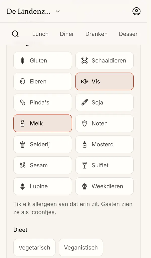 Een gerecht open in de menu-editor op een telefoon, met de 14 allergenen als knoppen: vis en melk staan aan.