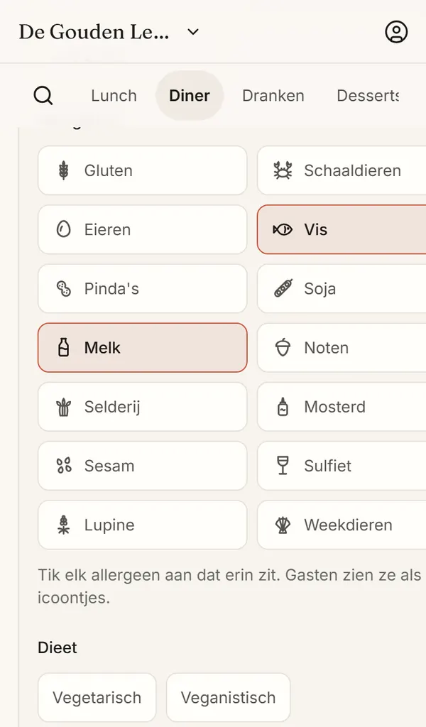 Een gerecht open in de menu-editor van Menuklaar op een telefoon, met de allergenen om aan te vinken.