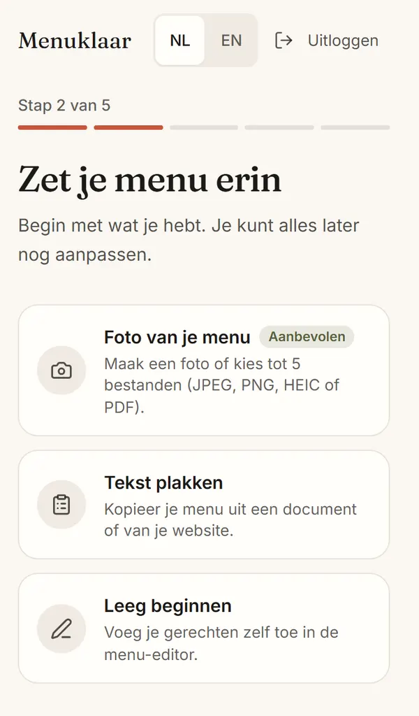 De stap Zet je menu erin van Menuklaar op een telefoon: vanaf een foto, een pdf of geplakte tekst.