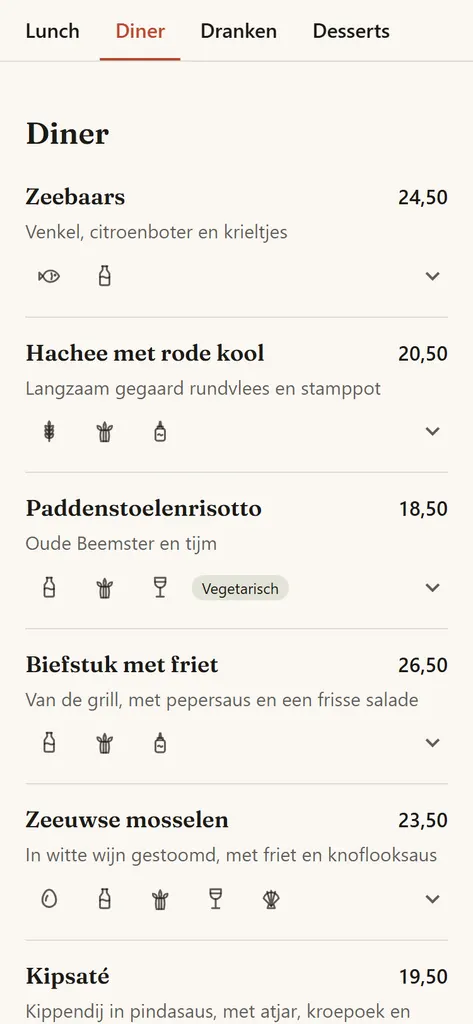 Het QR-menu van De Lindenzon op een telefoon, open bij Diner: zeebaars, hachee en risotto, elk met prijs, omschrijving en allergeeniconen.